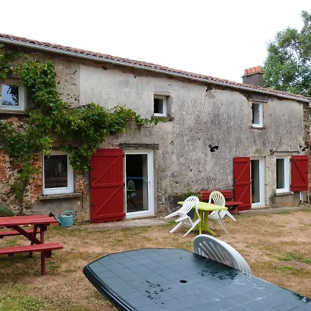 Dom wakacyjny House With 2 Bedrooms In Chantonnay With Enclosed Garden And Wifi *